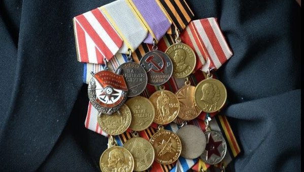 Вдовы ветеранов боевых действий получат максимальные меры поддержки независимо от того, проживают ли они одни или вместе с другими лицами.