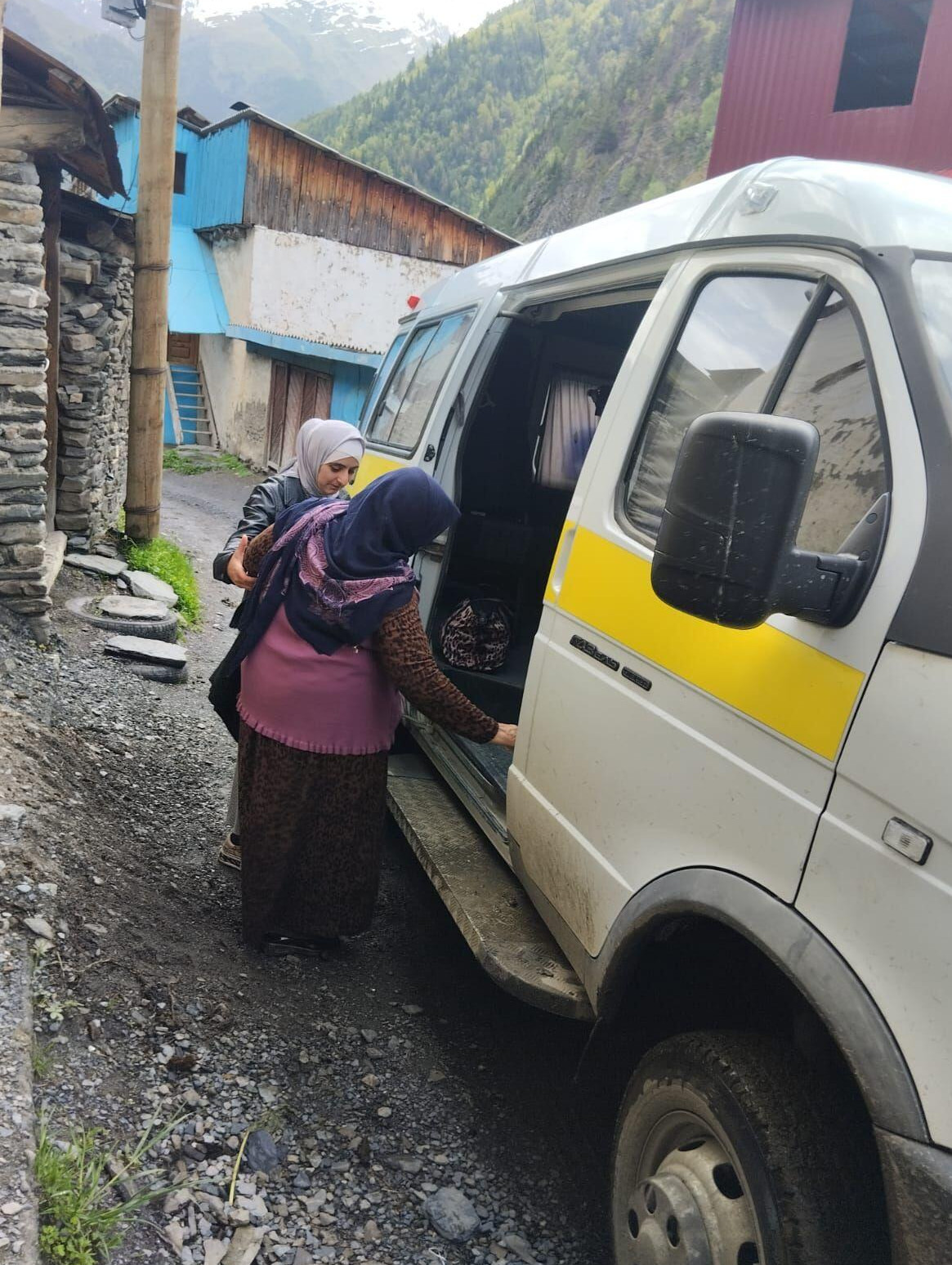Доставка лиц пожилого возраста в медицинские учреждения...