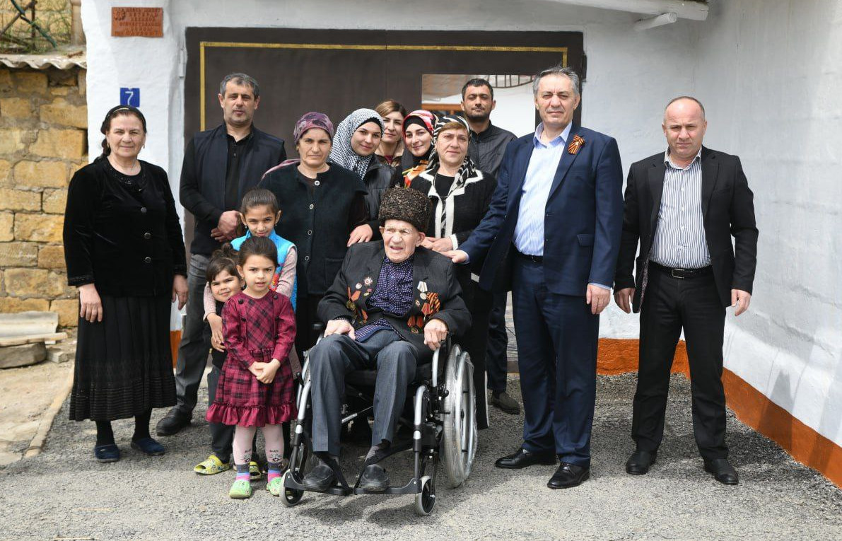 Абдурахман  Махмудов посетили ветерана ВОВ !!!