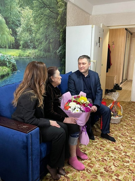 Мурад Казиев поздравил Ветерана ВОВ Валентину Оверину с 95-летием