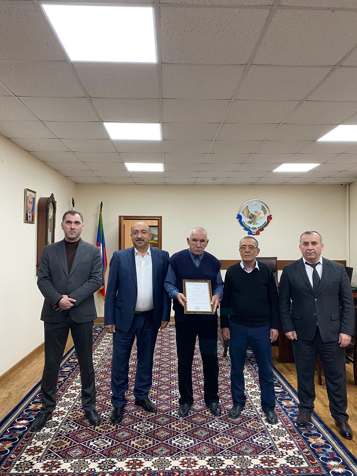 Вручение свидетельства о предоставлении субсидии на приобретении жилья