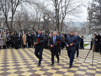  Врио заместителя председателя Правительства РД Мурад Казиев принял участие в мероприятии, посвященном Дню Героев Отечества