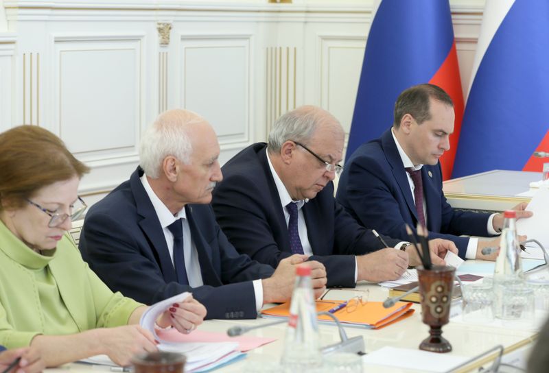 Изумруд Мугутдинова приняла участие в совещании по обсуждению вопросов актуализации списков ополченцев, участвовавших в контртеррористических операциях в Дагестане в 1999 году.