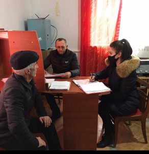 Сегодня 22.02.2022г. специалистом по работе с семьёй ГБУ РД «КЦСОН» в МО «Хасавюртовский район» отделения СОДиСД Абакаровой Э.А. посетила сельскую администрацию с.Акбулатюрт с целью обновления списков малоимущих и многодетных семей.