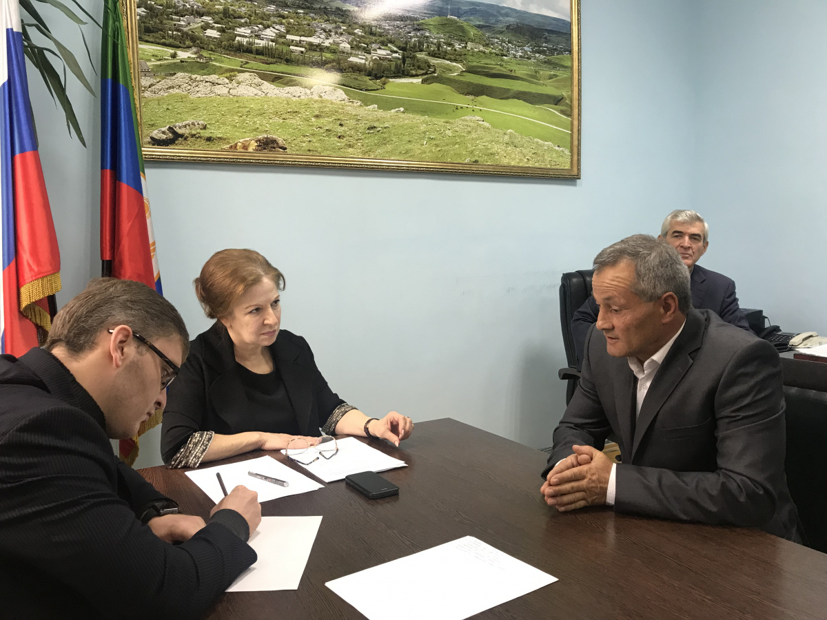 Министр Изумруд Мугутдинова провела личный прием граждан в Карабудахкентском районе