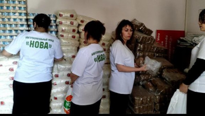 Работа по расфасовке помощи (продуктовых наборов) от БФ "Нова".