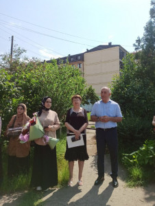 Директор КЦСОС и ГНТЖС в МО "город Дагестанские Огни" Н. К. Эфендиев, поздравляет всех сотрудников С Днём социального работника!