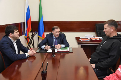 Камил Давдиев и Расул Абсаламов встретились с беженцами с Донбасса