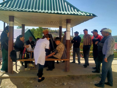 Одиноко проживающих граждан, инвалидов, а также граждан, оказавшихся в трудной жизненной ситуации, посетили в ходе очередного выезда члены мобильной бригады Комплексного центра Дахадаевского района