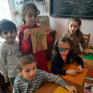 Готовим подарки мамам, бабушкам и сёстрам.