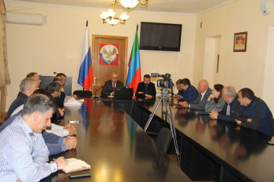 И о директора ГКУ РД УСЗН в МО "город Избербаш" Э.М. Ибрагимова Минтруда Дагестана приняла участие в совещании