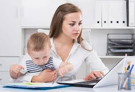 Можно ли совмещать работу и отпуск по уходу за ребенком?