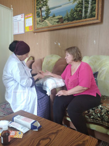 Реабилитационные мероприятия с подопечной с постинсультный синдромом