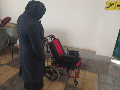 Вручение инвалидной коляски для подопечного Центра