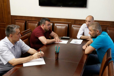 АБДУРАХМАН МАХМУДОВ ПОБЕСЕДОВАЛ С АРТЕМОМ ИСАЕВЫМ, ПРИБЫВШИМ В РЕСПУБЛИКУ ИЗ МАРИУПОЛЯ