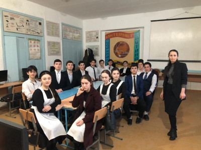 ГБУ РД КЦСОН в МО "Хасавюртовский район" Отделение социального обслуживания детей и семей с детьми, специалист по работе с семьёй с. Бамматюрт Мусаева Залина приняла участие в проведении онлайн урока посвященного ко Дню защитников Отечества.