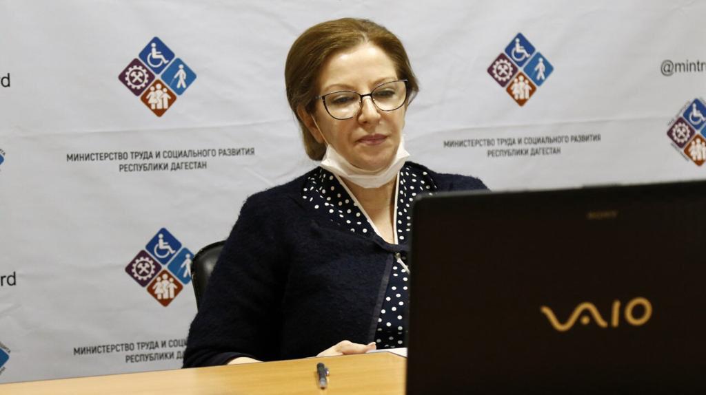 Минтруд РД подписал первое дистанционное соглашение о трудоустройстве дагестанцев 