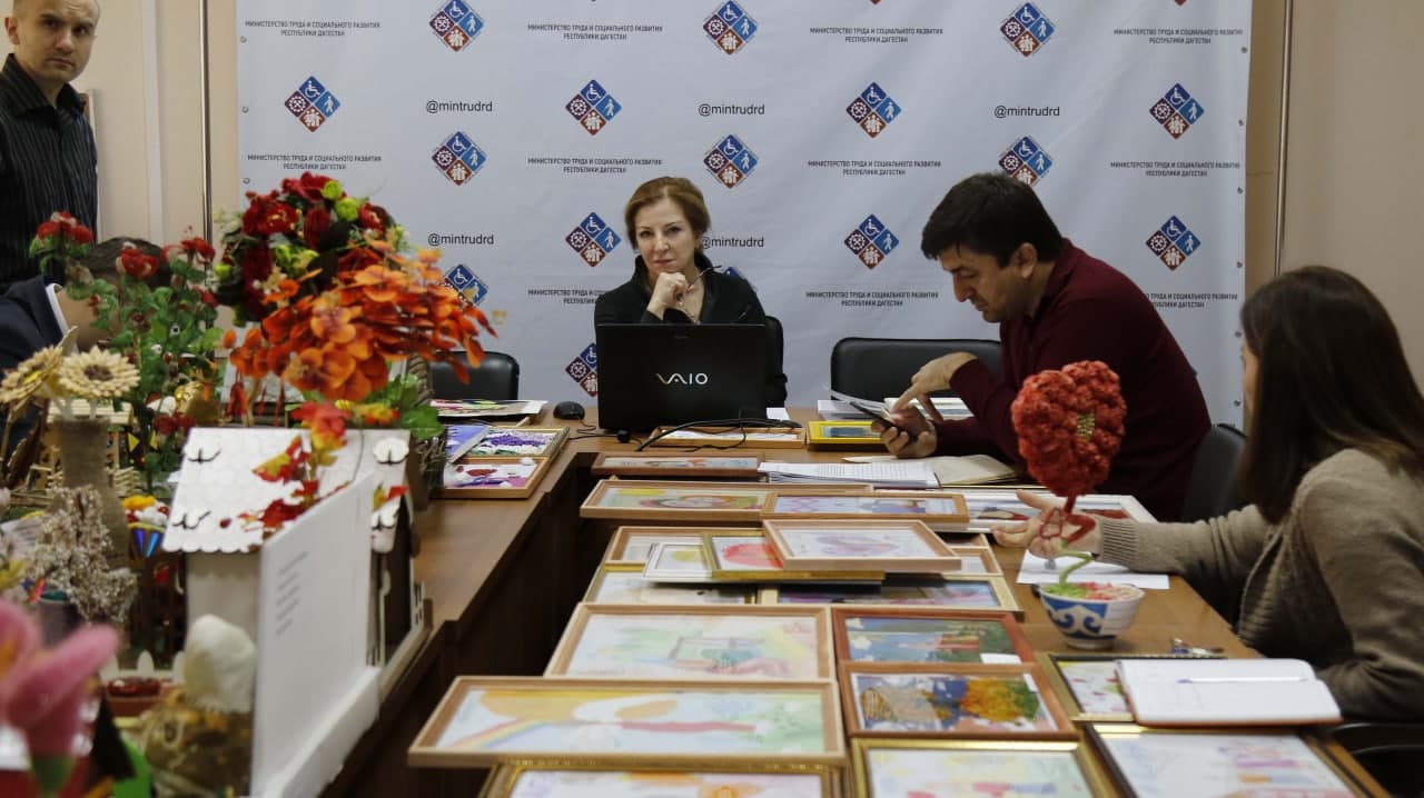 Изумруд Мугутдинова приняла участие в совещании с Рострудом.  