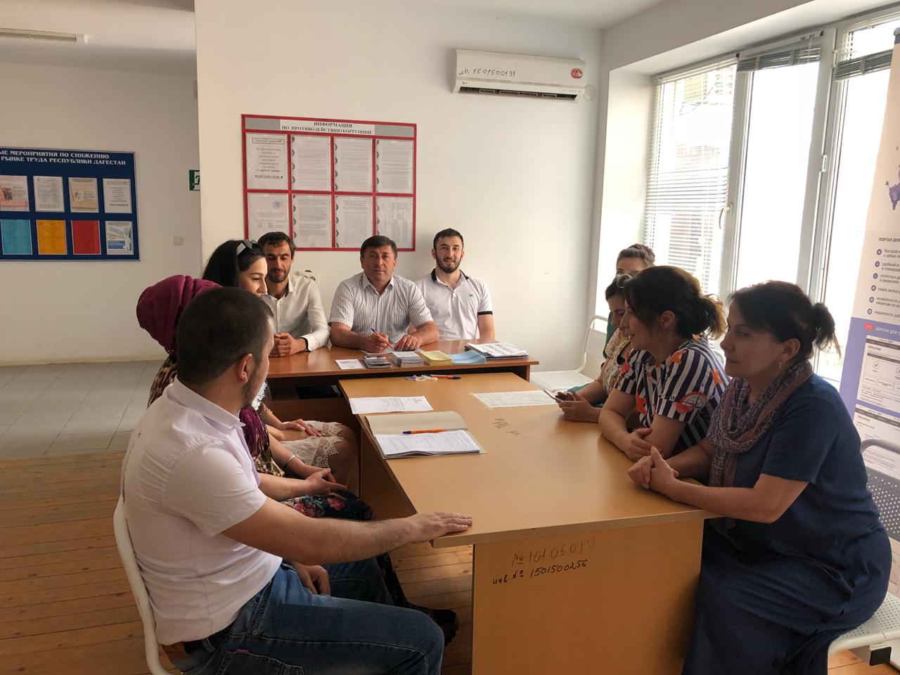 Центр занятости Табасаранского района провел  ярмарку вакансий для граждан пенсионного и предпенсионного возраста в рамках национального проекта «Демография».