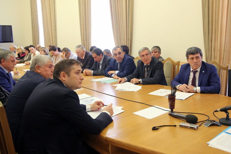 Под руководством Анатолия Карибова рассмотрен проект закона, касающегося квотирования рабочих мест в Дагестане