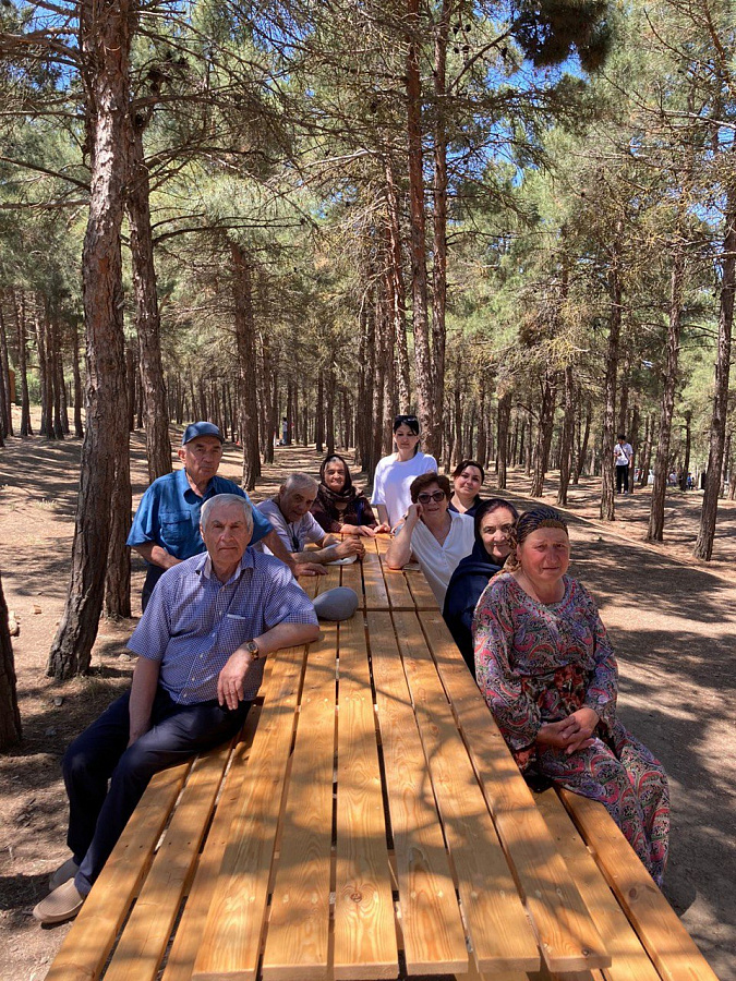 Пожилым подопечным центра соцобслуживания в Дербентском районе организована поездка в сосновый бор. 