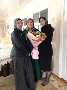 В канун Международного женского дня 8 марта работники КЦСОН в МО «Гергебильский район» посетили на дому подопечную Исмаилову Х.И.