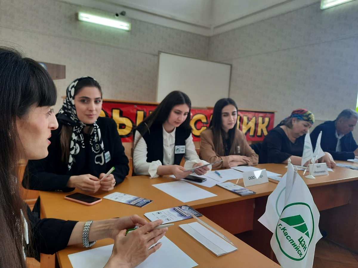 Центры занятости Минтруда Дагестана трудоустраивают  выпускников ВУЗов.