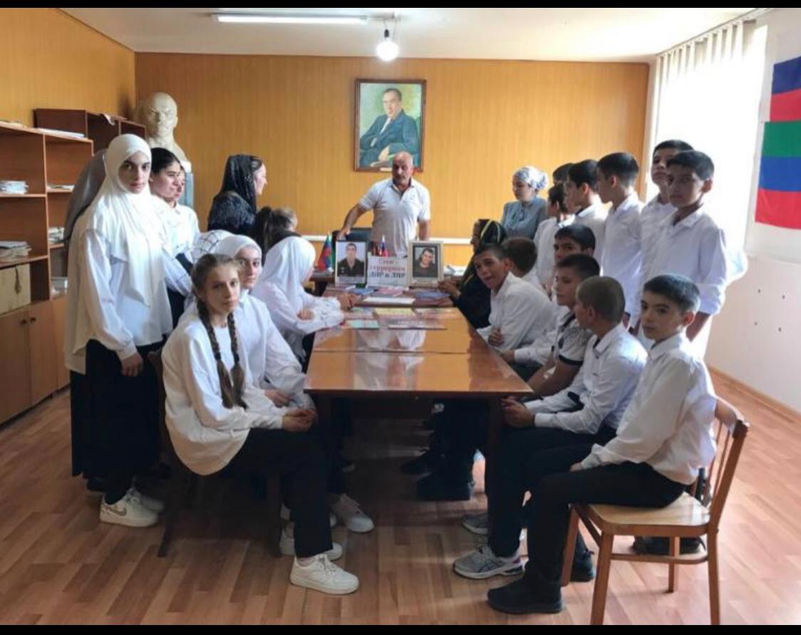 Социальные работники Минтруда Дагестана провели для школьников села Куруш  круглый стол на тему: «Нет терроризму»