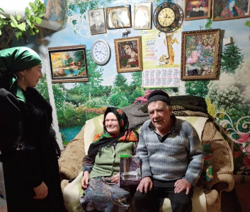 С праздником Ураза-байрам поздравили своих подопечных социальные работники Дахадаевского КЦСОН