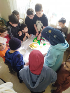 Кулинарный поединок по приготовлению салатов....