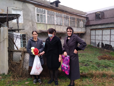 Содействие семьям ТЖС в получении и адресной доставке спонсорской помощи.