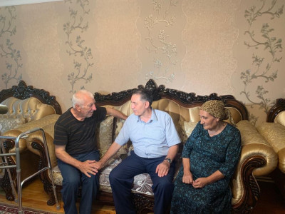 Министр труда и социального развития Республики Дагестан Абдурахман Махмудов навестил семью Алиметовых,