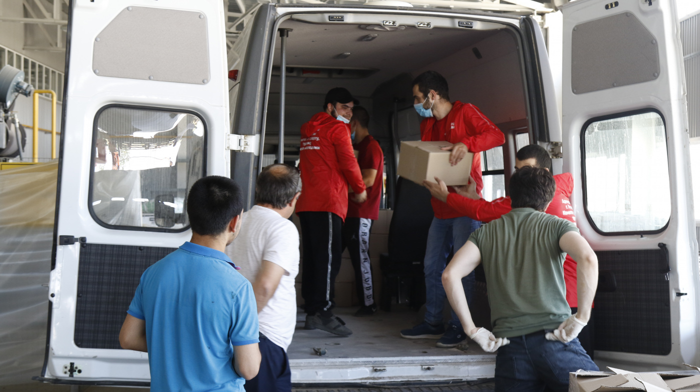 Более 6 000 продуктовых наборов направлены малоимущим пожилым жителям районов Дагестана