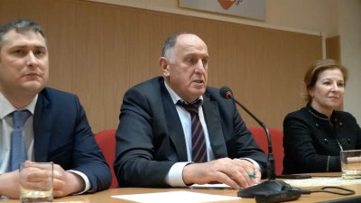 в понедельник, 28 февраля, состоялось представление нового руководителя - Абдурахмана Махмудова. Коллективу ведомства его представил Председатель Правительства Дагестана Абдулмуслим Абдулмуслимов.