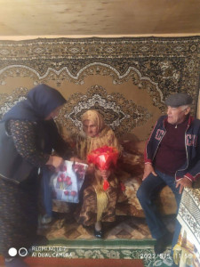 в праздничный день 9 мая посетила на дому вдову ветерана