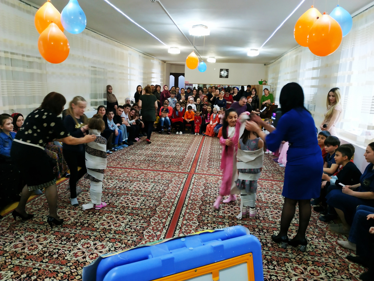 В Махачкалинском реабилитационном центре для детей с ограниченными возможностями отметили день смеха.