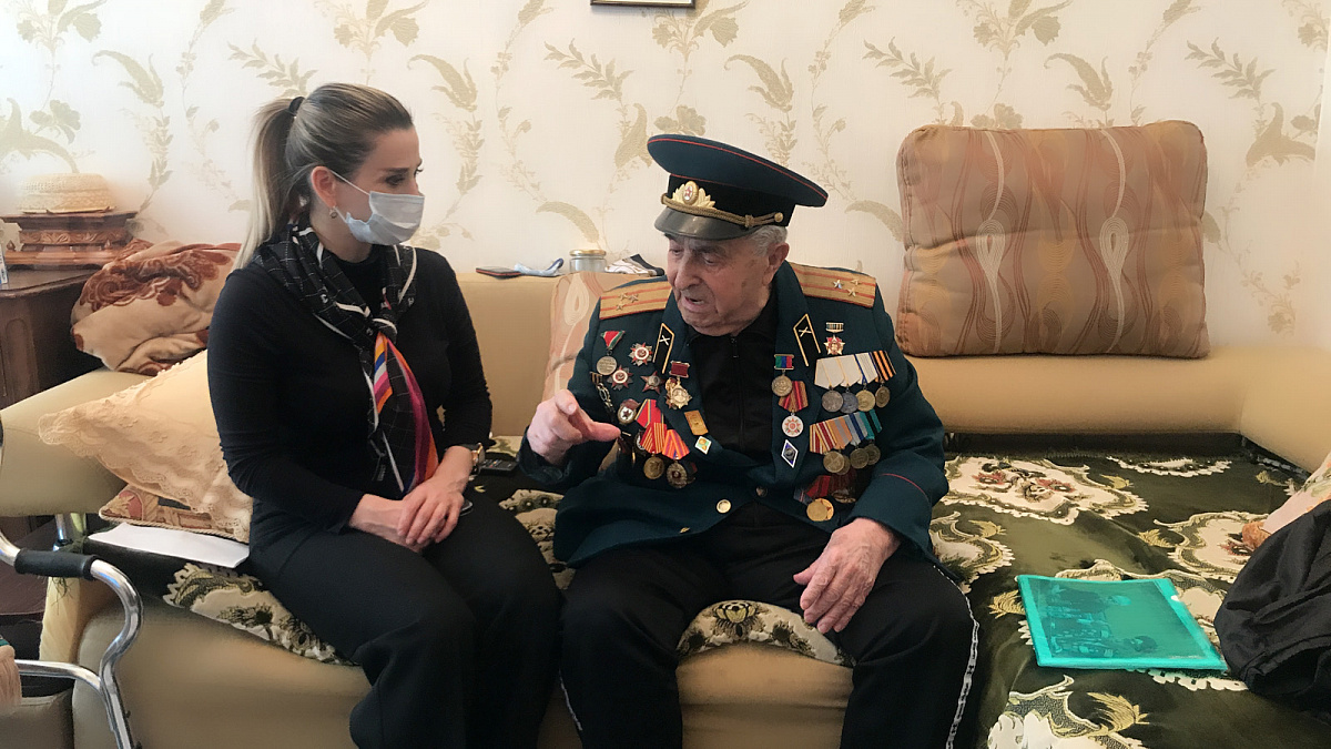 Социальные работники Минтруда Дагестана проводят проверку условий жизни вдов и участников Великой Отечественной войны.