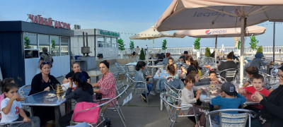 Дети, подопечные центра, побывали в "Чайном дворике"