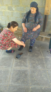 Социальный работник селения Кунды Магомедова Минажат,