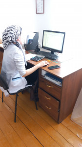 Диет. сестра Кулавова Нарият выполняет свои обязанности