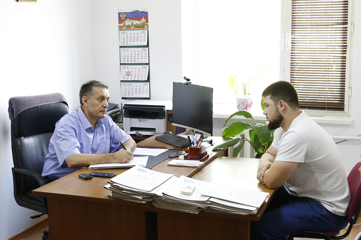 Руководитель Минтруда РД Абдурахман Махмудов проинспектировал сегодня работу социальных учреждений в Кумторкалинском районе республики