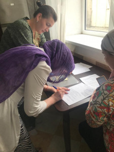 посетили беженку прибывшую с Донецкой Народной Республики Гостищеву Елену Дмитриевну,