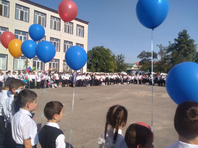 Участие работников отделений Комплексного центра соц.обслуживания населения на линейке в День знаний.