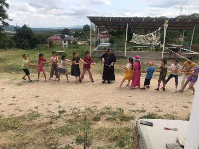 21.07.2022г. С детьми отделения временного пребывания детей и семей с детьми было проведено спортивно-игровое состязание «Перетягивание каната»