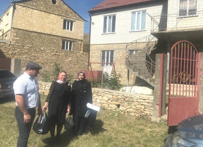 Руководитель Комплексного центра Дахадаевского района посетил на дому семью погибшего в ходе специальной военной операции на Украине военнослужащего