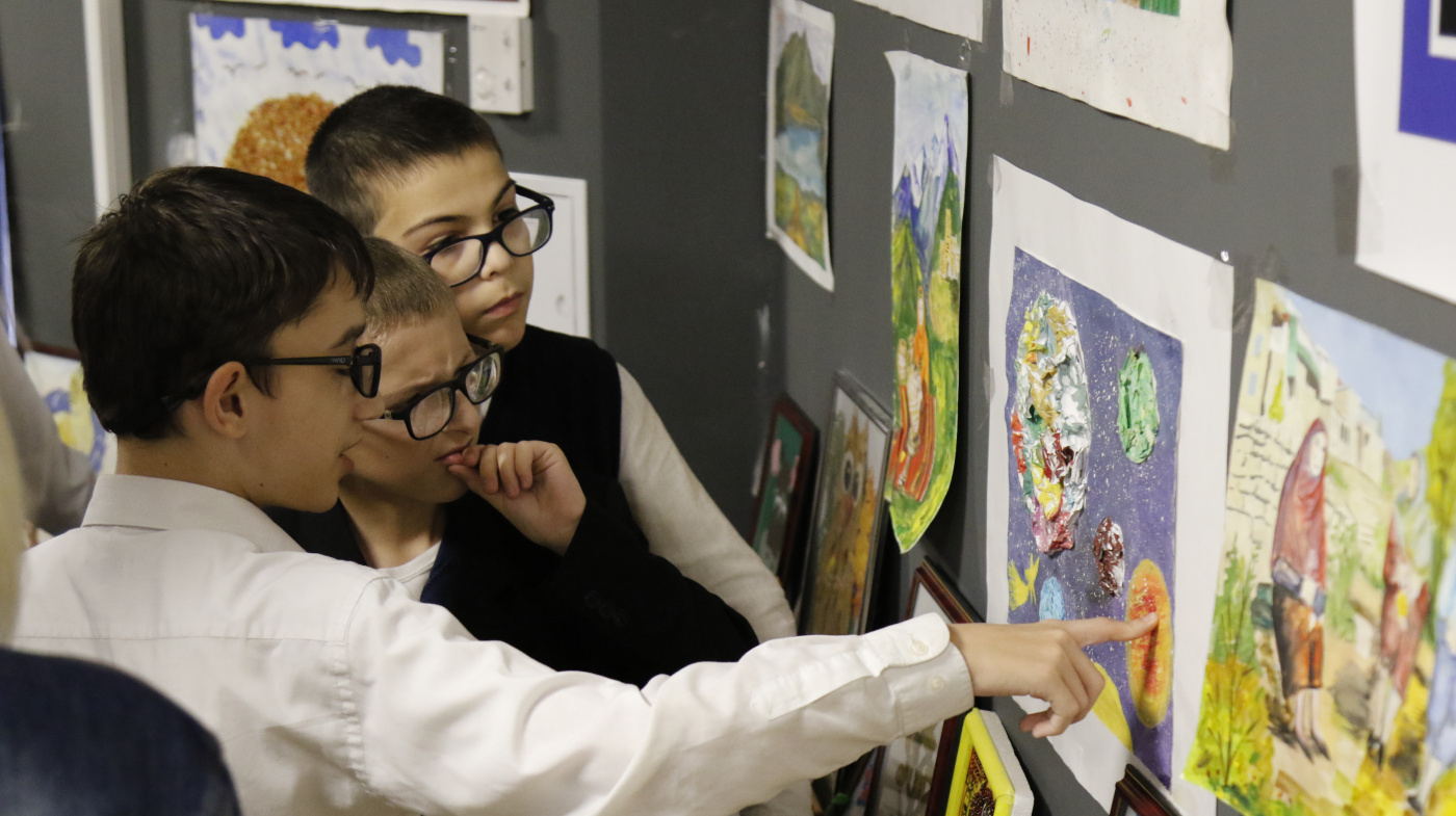 Минтруд Дагестана организовал выставку, приуроченную к Международному дню слепых