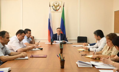 АБДУРАХМАН МАХМУДОВ ПРОВЕЛ АППАРАТНОЕ СОВЕЩАНИЕ ПО ВОПРОСАМ ОСВОЕНИЯ БЮДЖЕТА