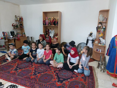Дети, подопечные центра, побывали в студии декоративно - прикладного искусства
