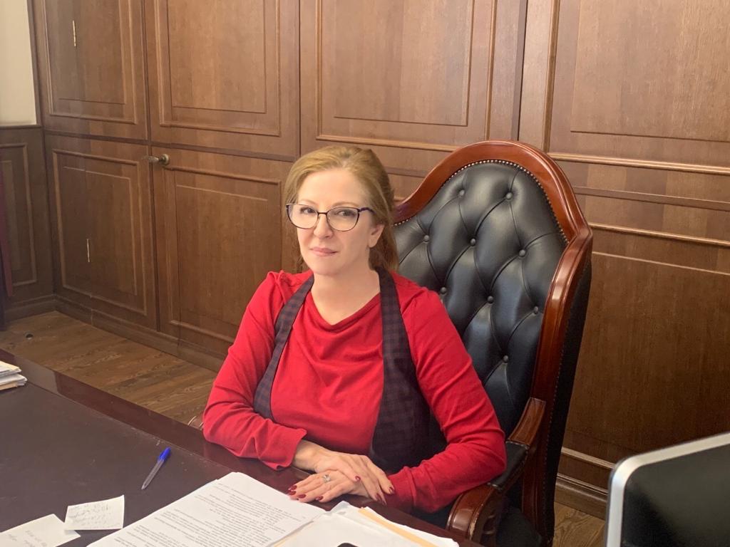 Поздравление Министра труда и социального развития РД Изумруд Мугутдиновой с Днем медицинского работника