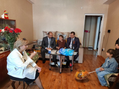 Поздравили с Днем Победы - 9 Мая Жителя Блокадного Ленинграда Михееву Н.С.